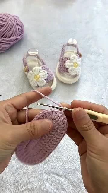 打婴儿鞋视频,揭秘婴儿鞋打制过程